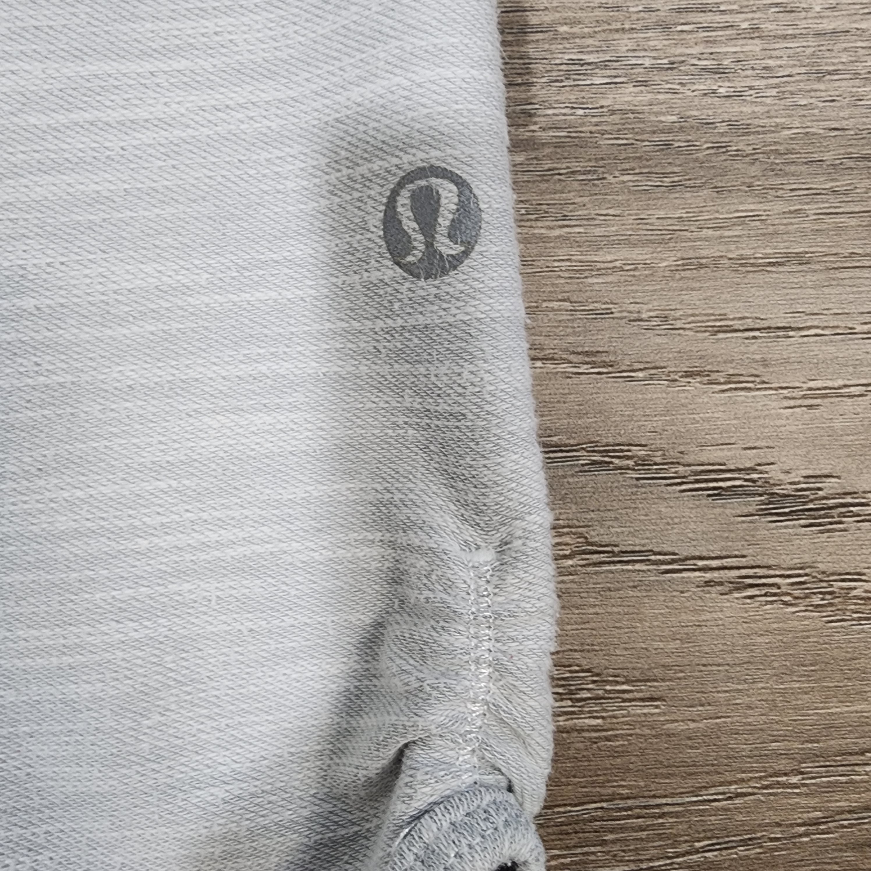 Lululemon Cropped  Leggings – Size M | Light Grey Button Hem