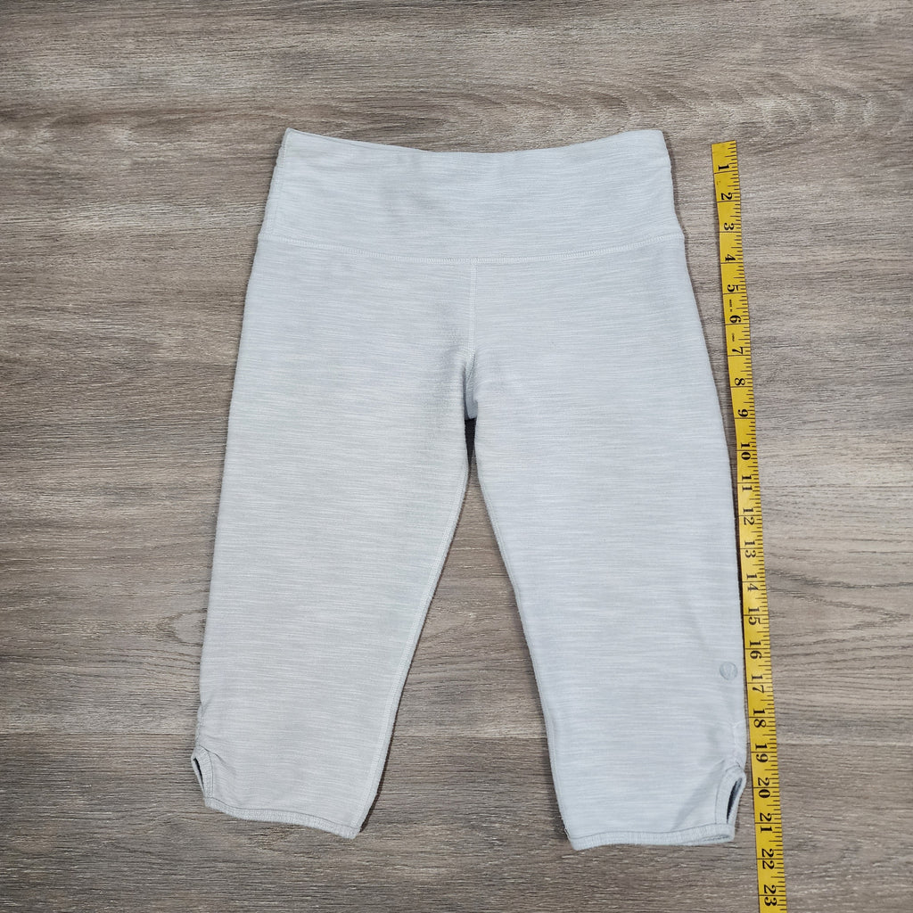 Lululemon Cropped  Leggings – Size M | Light Grey Button Hem