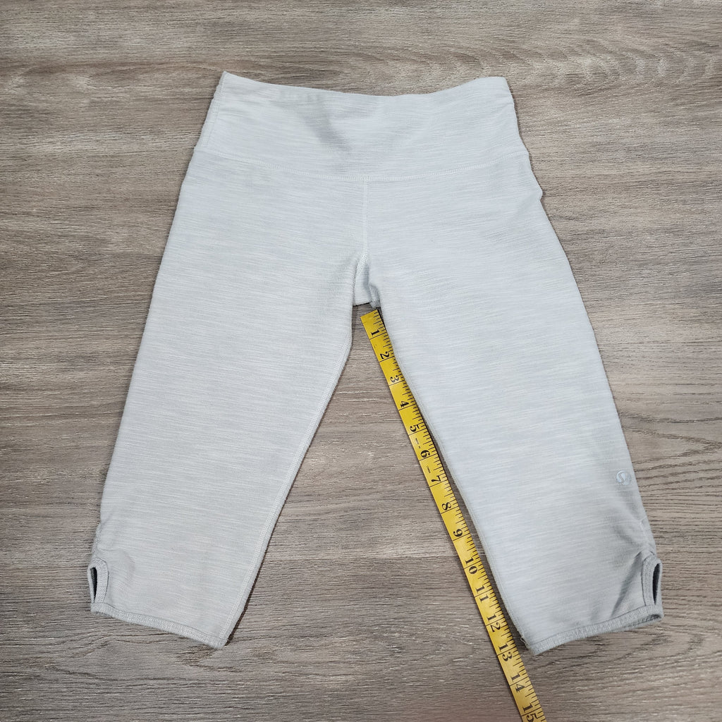 Lululemon Cropped  Leggings – Size M | Light Grey Button Hem